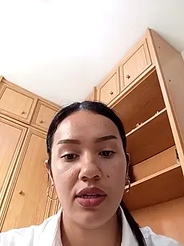 Snapshot of gigifontaine__ chatting on March 4, 10:21 am gigifontaine online show from March 4, 10:21 am