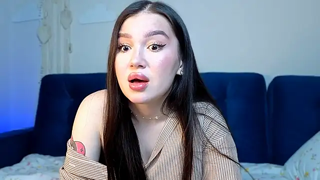 Snapshot of LexeeLuv chatting on February 10, 3:43 am LexeeLuv online show from February 10, 3:43 am