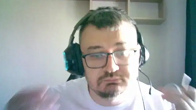 Snapshot of SirAbuser chatting on September 9, 7:41 am SirAbuser online show from September 9, 7:41 am