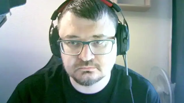 Snapshot of SirAbuser chatting on September 22, 8:16 am SirAbuser online show from September 22, 8:16 am