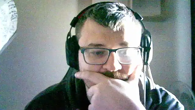 Snapshot of SirAbuser chatting on September 29, 5:23 am SirAbuser online show from September 29, 5:23 am