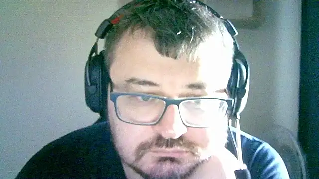 Snapshot of SirAbuser chatting on September 30, 5:56 am SirAbuser online show from September 30, 5:56 am