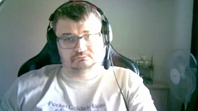 Snapshot of SirAbuser chatting on October 17, 7:00 am SirAbuser online show from October 17, 7:00 am