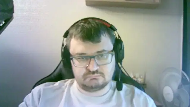 Snapshot of SirAbuser chatting on October 22, 6:35 am SirAbuser online show from October 22, 6:35 am