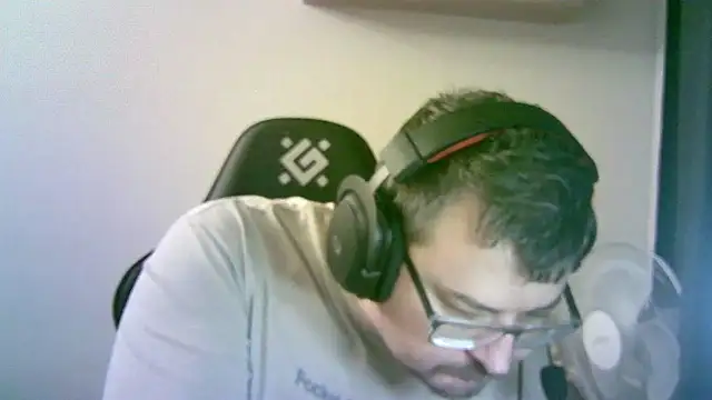 Snapshot of SirAbuser chatting on October 24, 7:43 pm SirAbuser online show from October 24, 7:43 pm