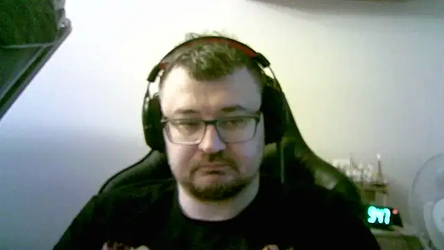 Snapshot of SirAbuser chatting on November 12, 6:47 am SirAbuser online show from November 12, 6:47 am