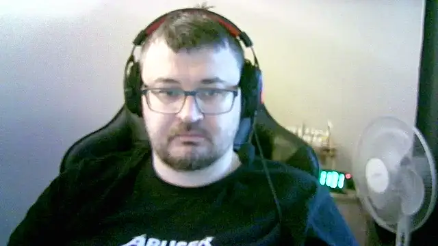 Snapshot of SirAbuser chatting on November 17, 8:31 am SirAbuser online show from November 17, 8:31 am