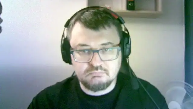 Snapshot of SirAbuser chatting on December 3, 6:32 am SirAbuser online show from December 3, 6:32 am