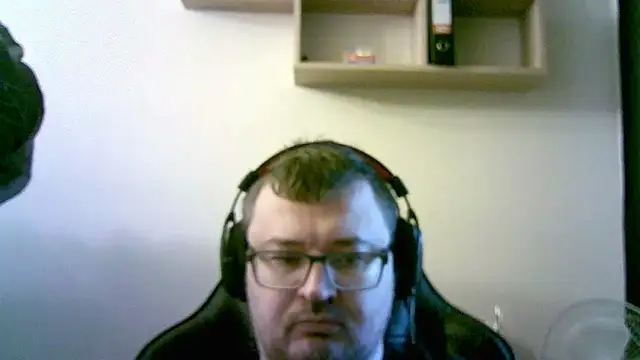 Snapshot of SirAbuser chatting on December 4, 8:34 am SirAbuser online show from December 4, 8:34 am