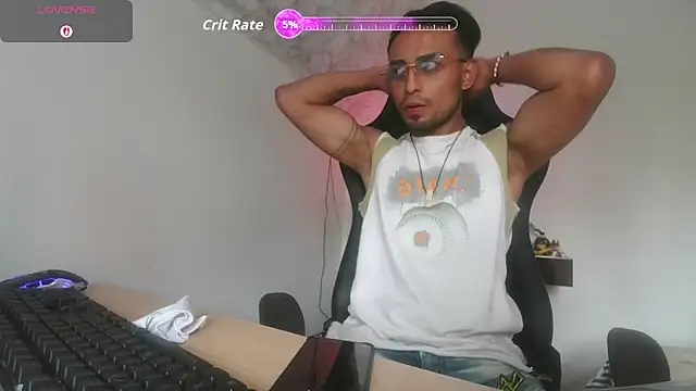 Ferlucyboy666 online show from October 8, 8:17 pm