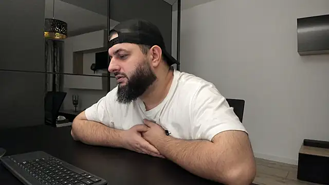 Snapshot of DravenPeak chatting on November 8, 12:22 am DravenPeak online show from November 8, 12:22 am