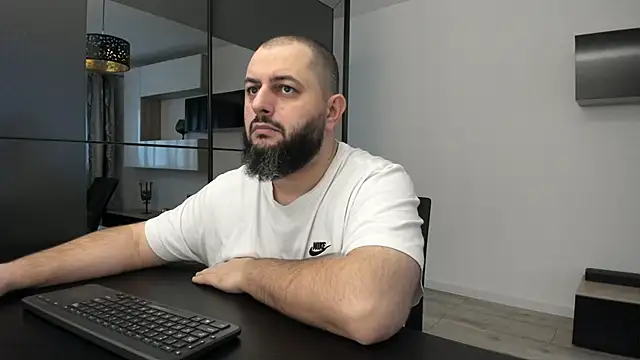 Snapshot of DravenPeak chatting on November 18, 11:03 am DravenPeak online show from November 18, 11:03 am