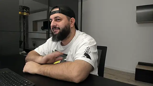 Snapshot of DravenPeak chatting on November 29, 2:20 pm DravenPeak online show from November 29, 2:20 pm