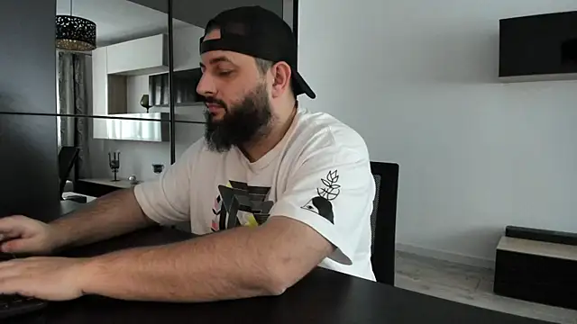 Snapshot of DravenPeak chatting on December 3, 11:41 am DravenPeak online show from December 3, 11:41 am