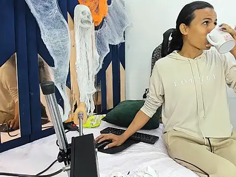 Aisha hotts777 online show from October 30, 4:58 am