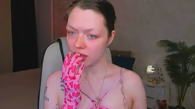 Lunar Lily online show from January 14, 5:46 am