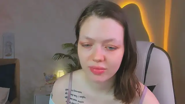 Lunar Lily online show from April 16, 5:41 am