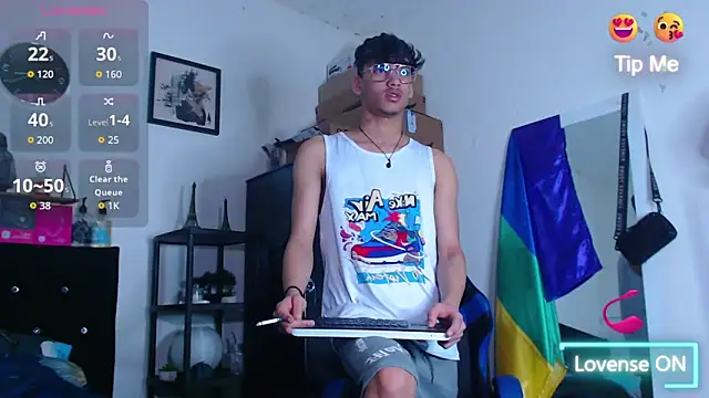 Snapshot of Gael_Jones chatting on September 29, 9:19 pm Gael Jones online show from September 29, 9:19 pm