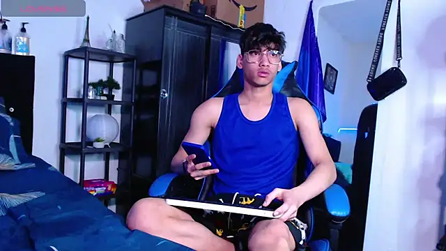 Snapshot of Gael_Jones chatting on October 9, 2:15 pm Gael Jones online show from October 9, 2:15 pm