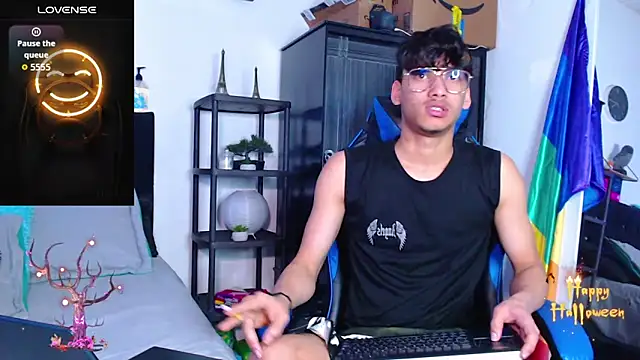 Snapshot of Gael_Jones chatting on October 12, 1:43 pm Gael Jones online show from October 12, 1:43 pm