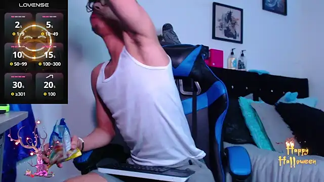 Snapshot of Gael_Jones chatting on October 15, 3:39 am Gael Jones online show from October 15, 3:39 am