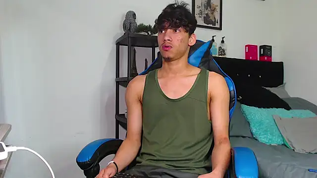 Snapshot of Gael_Jones chatting on November 13, 4:00 am Gael Jones online show from November 13, 4:00 am