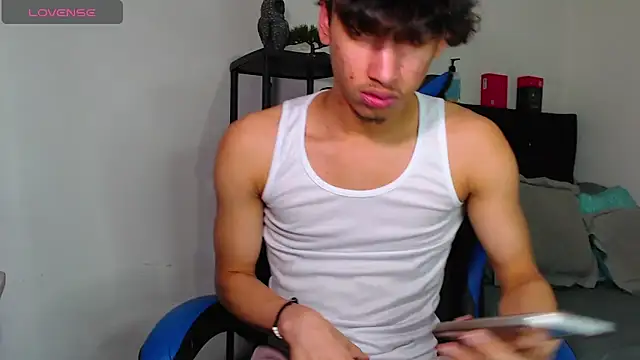 Snapshot of Gael_Jones chatting on November 23, 12:43 am Gael Jones online show from November 23, 12:43 am