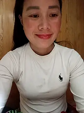 Snapshot of LyyChac chatting on December 13, 10:04 pm LyyChac online show from December 13, 10:04 pm