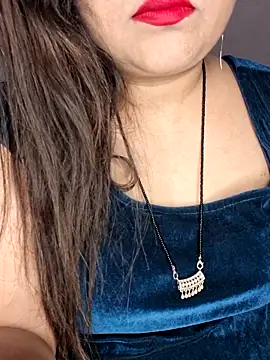 indian-hotmilfs online show from March 3, 6:36 pm