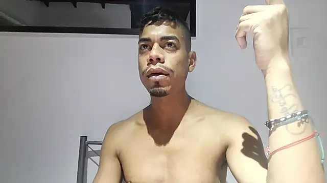 latinbigcrazy online show from June 29, 3:02 am