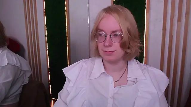 Amanda Butlerr online show from July 12, 1:24 pm