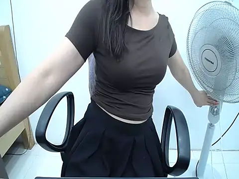  Lady- online show from June 9, 8:15 am