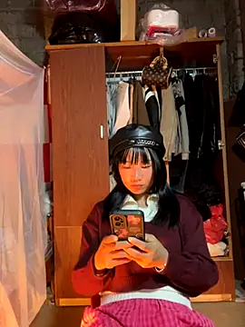 Snapshot of AAANINE22 chatting on October 23, 7:51 am AAANINE22 online show from October 23, 7:51 am