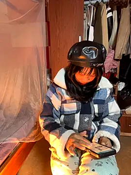 Snapshot of AAANINE22 chatting on October 24, 6:32 am AAANINE22 online show from October 24, 6:32 am