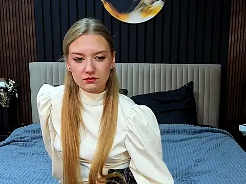 Snapshot of DarcyWilsy chatting on November 4, 8:52 pm DarcyWilsy online show from November 4, 8:52 pm