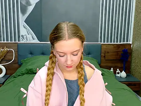 Snapshot of DarcyWilsy chatting on November 6, 5:25 pm DarcyWilsy online show from November 6, 5:25 pm