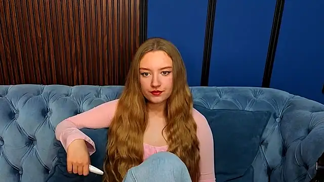 Snapshot of DarcyWilsy chatting on November 19, 7:58 pm DarcyWilsy online show from November 19, 7:58 pm