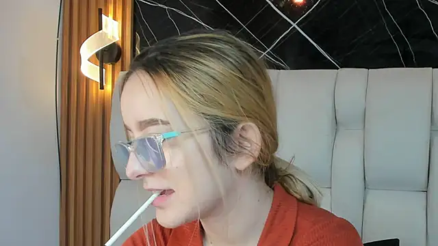 kristal joi dl online show from December 1, 12:54 pm