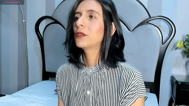 MiaAmore  online show from October 11, 7:45 pm