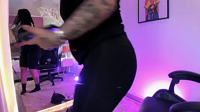 Snapshot of emy_williams chatting on October 26, 2:45 pm emy williams online show from October 26, 2:45 pm