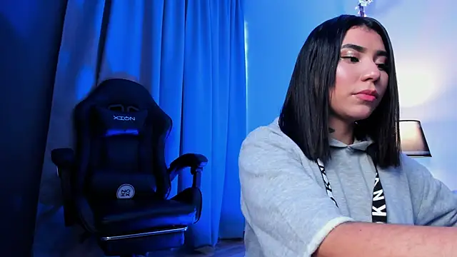 Snapshot of emy_williams chatting on October 30, 7:03 pm emy williams online show from October 30, 7:03 pm