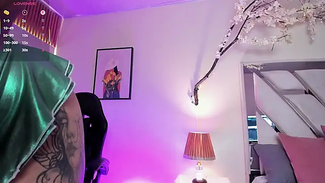 Snapshot of emy_williams chatting on November 21, 8:07 pm emy williams online show from November 21, 8:07 pm