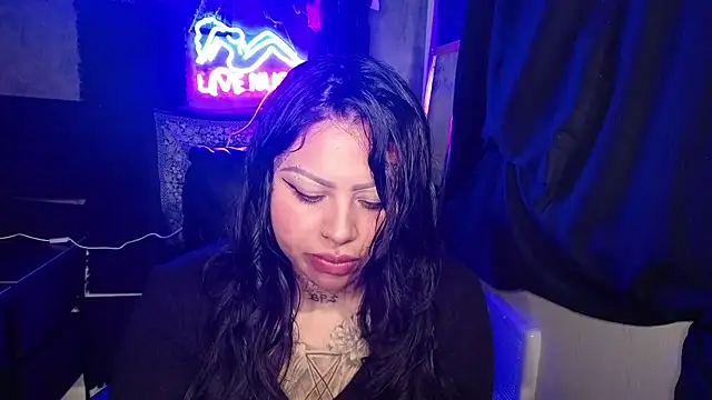 chicanachic13 online show from January 10, 5:09 am