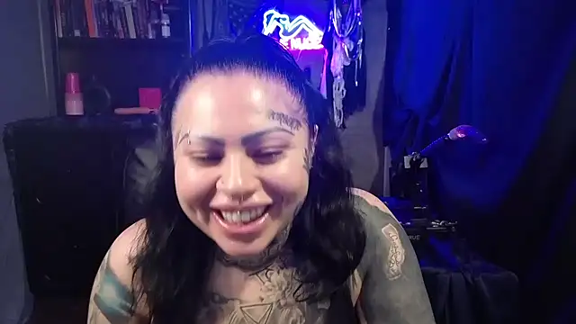 chicanachic13 online show from April 4, 4:04 pm