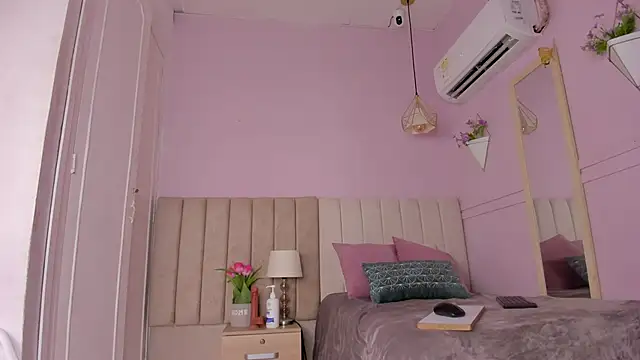 Snapshot of _aleja_x chatting on October 30, 11:33 am aleja x online show from October 30, 11:33 am