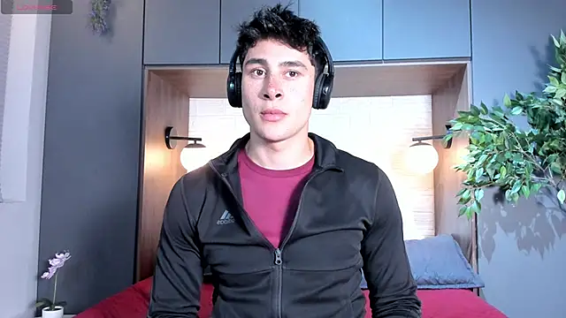 AustinJones  online show from February 4, 8:03 pm