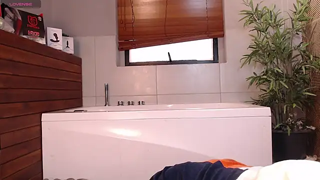 AustinJones  online show from March 13, 7:09 pm