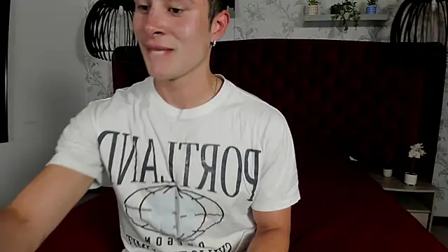 Snapshot of AustinJones_ chatting on July 7, 7:29 pm AustinJones online show from July 7, 7:29 pm