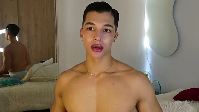 Troye Williams online show from April 4, 2:03 pm