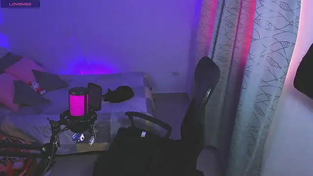 starrraura online show from April 10, 10:03 pm